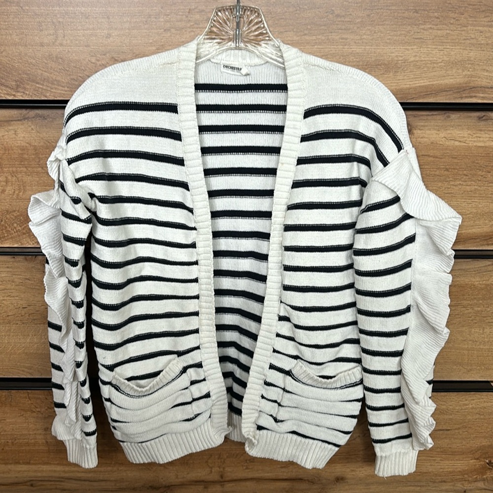 Cardigan with ruffles